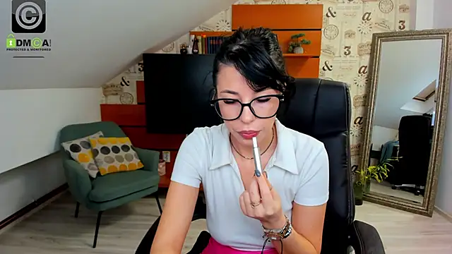 EmillyTaylor online show from December 14, 4:34 am