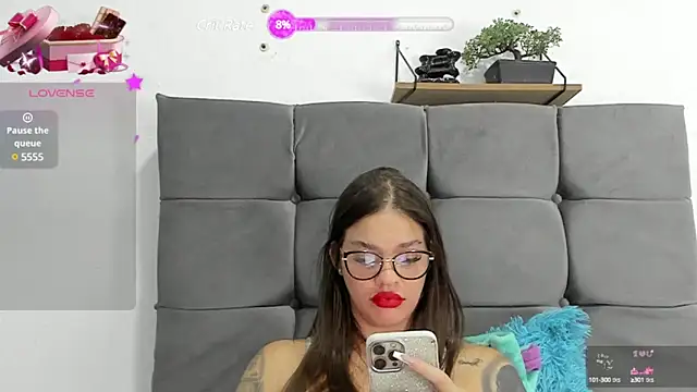Snapshot of zoe69x chatting on January 22, 5:05 am zoe69x online show from January 22, 5:05 am