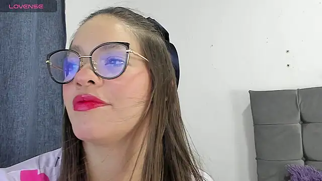 Snapshot of zoe69x chatting on February 13, 5:37 am zoe69x online show from February 13, 5:37 am