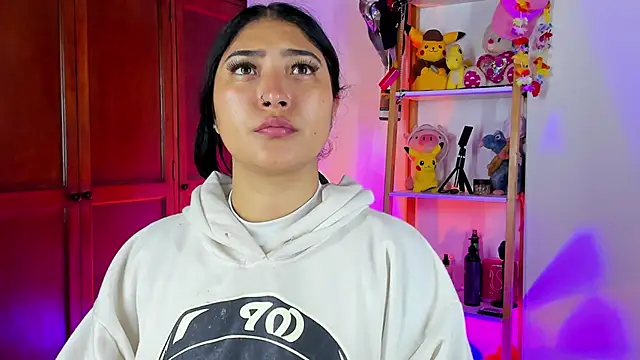 eymy-hadid online show from November 11, 9:26 pm