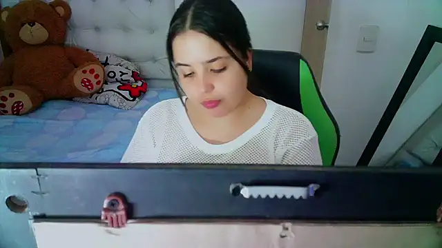  alicia z online show from December 19, 5:40 pm