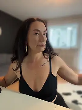 YourMeoww online show from June 9, 10:27 am