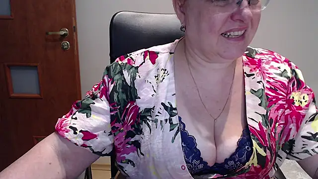 JoannaAndNeighbour online show from February 7, 8:11 am