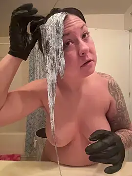 Snapshot of ImpressYouDaily chatting on December 20, 11:56 pm ImpressYouDaily online show from December 20, 11:56 pm