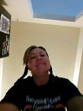 Snapshot of ImpressYouDaily chatting on February 21, 3:13 pm ImpressYouDaily online show from February 21, 3:13 pm