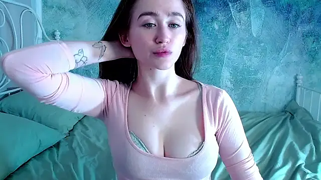 Snapshot of millllina chatting on March 2, 9:05 am millllina online show from March 2, 9:05 am