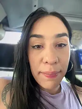 Snapshot of __IRIS__ chatting on December 19, 2:46 pm IRIS online show from December 19, 2:46 pm