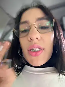 Snapshot of __IRIS__ chatting on October 10, 3:44 pm IRIS online show from October 10, 3:44 pm