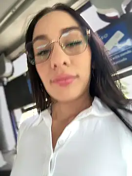 Snapshot of __IRIS__ chatting on October 21, 1:56 pm IRIS online show from October 21, 1:56 pm