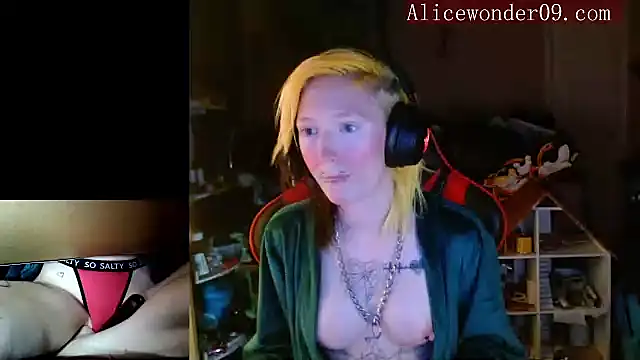 alicewonder09 online show from December 4, 4:32 am