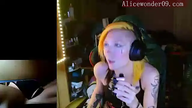 alicewonder09 online show from December 19, 4:45 am