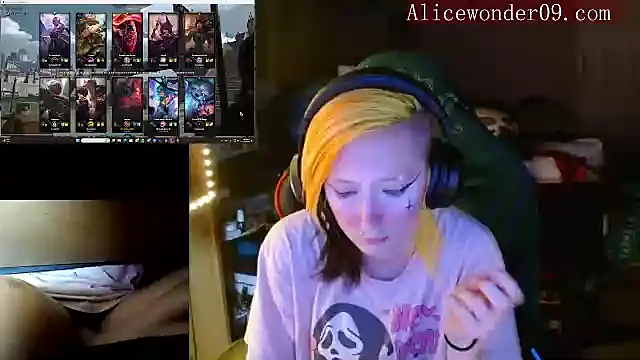 alicewonder09 online show from December 21, 4:41 am