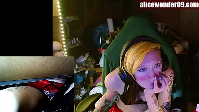 alicewonder09 online show from December 26, 5:47 am