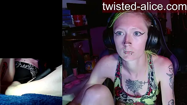 alicewonder09 online show from May 28, 3:15 am