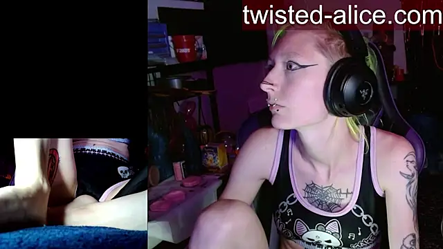 alicewonder09 online show from May 29, 3:15 am