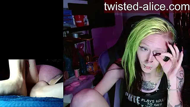 alicewonder09 online show from May 30, 3:25 am