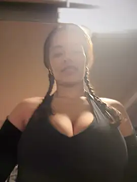 Snapshot of MistressBelleNoire chatting on December 14, 12:44 am MistressBelleNoire online show from December 14, 12:44 am