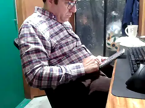 Snapshot of FernandoReuterG chatting on October 18, 2:36 am FernandoReuterG online show from October 18, 2:36 am