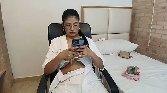 sara2520 online show from April 19, 12:00 am