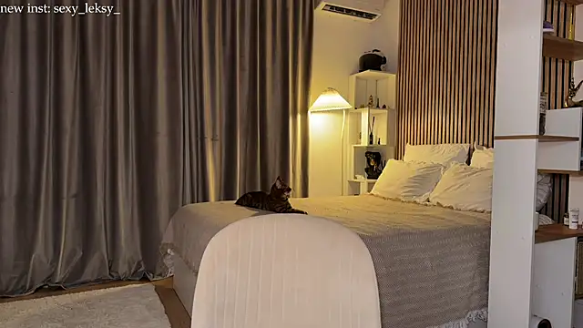 Lex Love online show from April 6, 7:04 pm