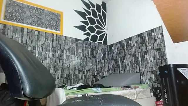 stripnolimits online show from April 22, 11:39 pm