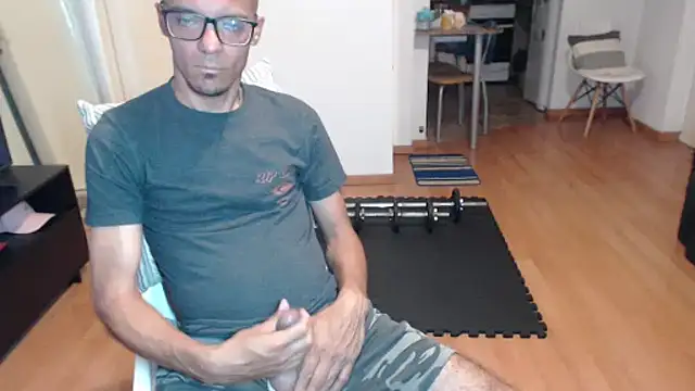 Snapshot of guachin_hunk chatting on October 16, 3:51 am guachin hunk online show from October 16, 3:51 am