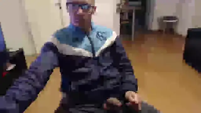 Snapshot of guachin_hunk chatting on May 24, 8:14 pm guachin hunk online show from May 24, 8:14 pm