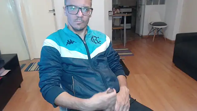 Snapshot of guachin_hunk chatting on June 5, 3:24 am guachin hunk online show from June 5, 3:24 am