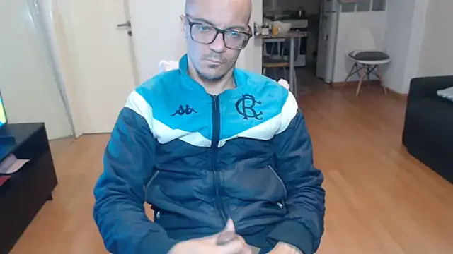 Snapshot of guachin_hunk chatting on June 10, 3:39 am guachin hunk online show from June 10, 3:39 am