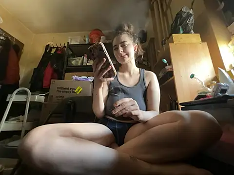 Snapshot of Snowbunnycake_131 chatting on June 17, 9:05 pm Snowbunnycake 131 online show from June 17, 9:05 pm