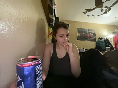 Snapshot of Snowbunnycake_131 chatting on July 7, 6:47 am Snowbunnycake 131 online show from July 7, 6:47 am