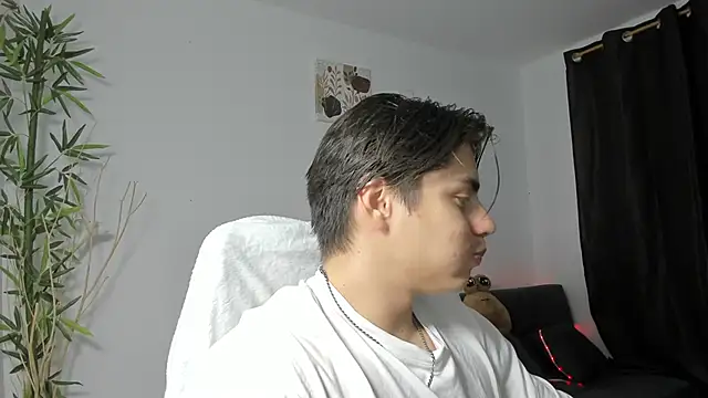 Snapshot of Giordano_Russo chatting on January 6, 10:05 pm Giordano Russo online show from January 6, 10:05 pm