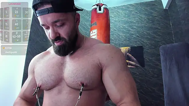 Snapshot of alexhunk09 chatting on December 6, 1:51 am alexhunk09 online show from December 6, 1:51 am