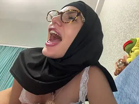 GumusGuray online show from December 11, 10:03 am