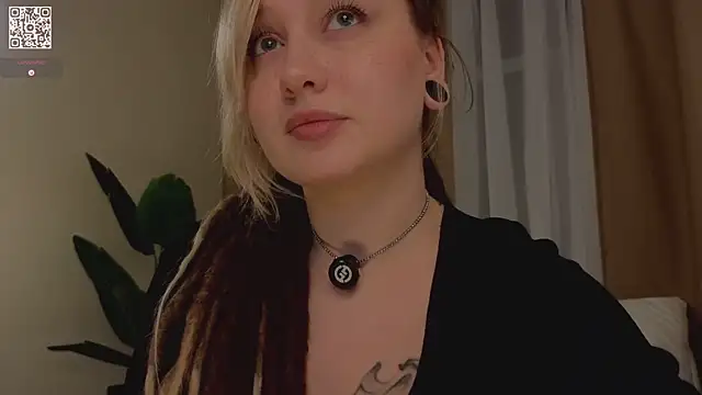 Snapshot of VortexProject chatting on October 14, 3:35 pm VortexProject online show from October 14, 3:35 pm