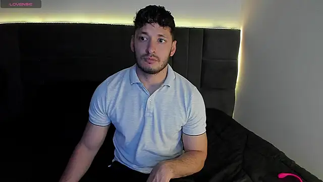 Snapshot of alejandro__2 chatting on October 14, 3:35 pm alejandro 2 online show from October 14, 3:35 pm