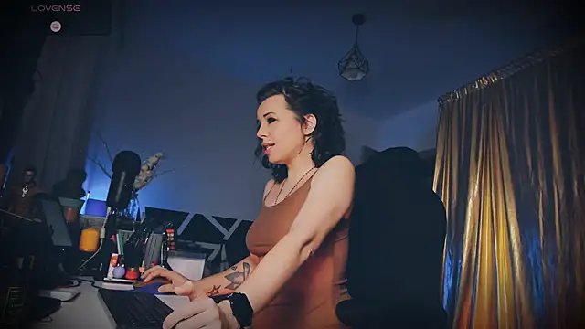 LisaDove online show from March 1, 1:53 am