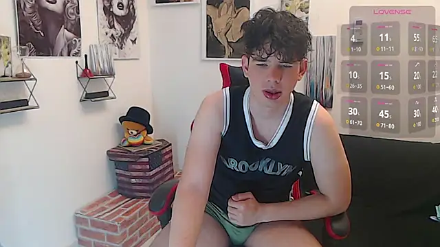Snapshot of Oliverboy- chatting on June 26, 11:09 pm Oliverboy- online show from June 26, 11:09 pm