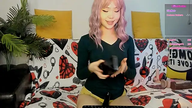 Snapshot of Stripchatlady chatting on December 4, 5:49 am Stripchatlady online show from December 4, 5:49 am