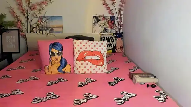 Snapshot of Stripchatlady chatting on February 6, 2:11 am Stripchatlady online show from February 6, 2:11 am