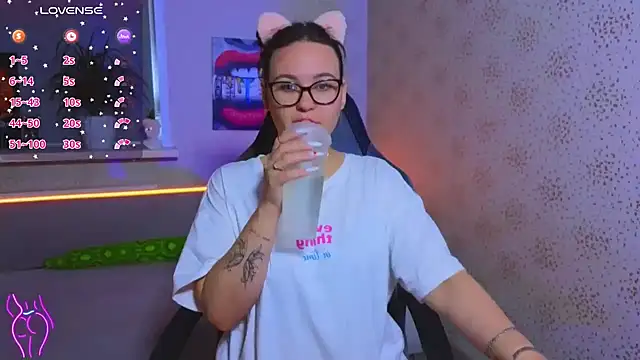 EsterLogan online show from September 28, 11:48 am