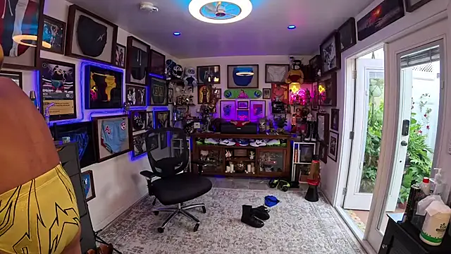 Snapshot of Briefs_bud chatting on September 13, 3:56 pm Briefs bud online show from September 13, 3:56 pm