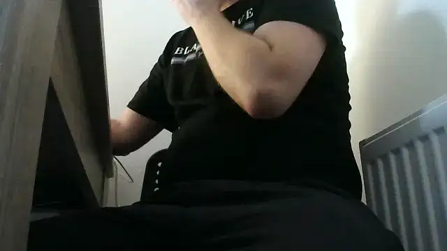 Snapshot of ScalicHat69 chatting on October 23, 8:46 am ScalicHat69 online show from October 23, 8:46 am