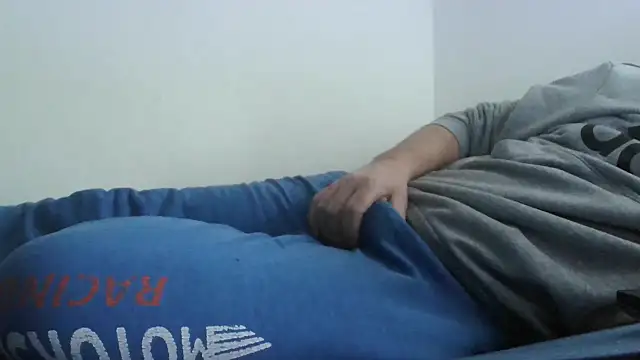 Snapshot of ScalicHat69 chatting on December 16, 7:57 am ScalicHat69 online show from December 16, 7:57 am