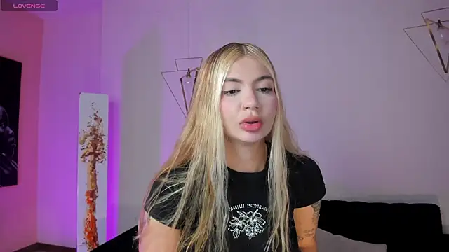 NiaHolland online show from June 6, 8:13 pm
