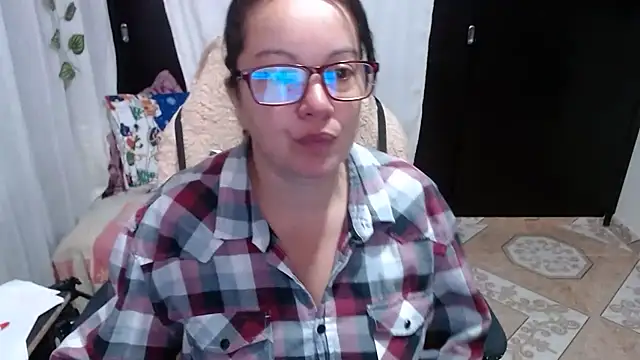 Snapshot of Sonialorens_ chatting on December 21, 12:27 pm Sonialorens online show from December 21, 12:27 pm