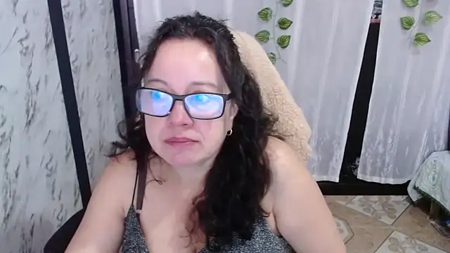 Snapshot of Sonialorens_ chatting on February 20, 2:13 pm Sonialorens online show from February 20, 2:13 pm