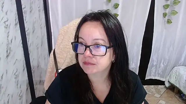 Snapshot of Sonialorens_ chatting on March 1, 1:29 pm Sonialorens online show from March 1, 1:29 pm