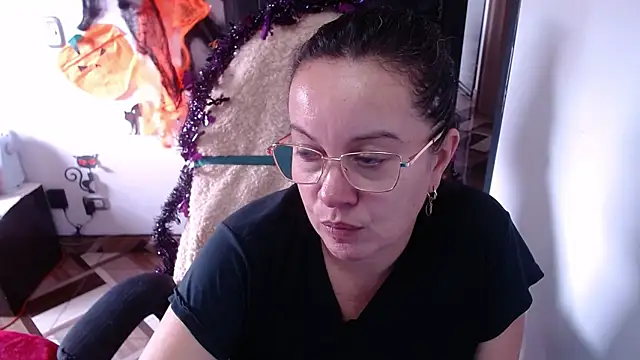 Snapshot of Sonialorens_ chatting on October 30, 4:52 pm Sonialorens online show from October 30, 4:52 pm