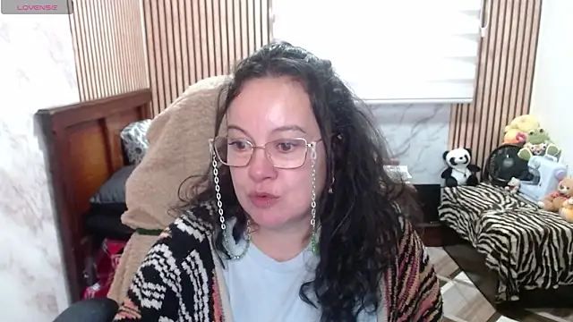 Sonialorens  online show from April 16, 11:07 pm